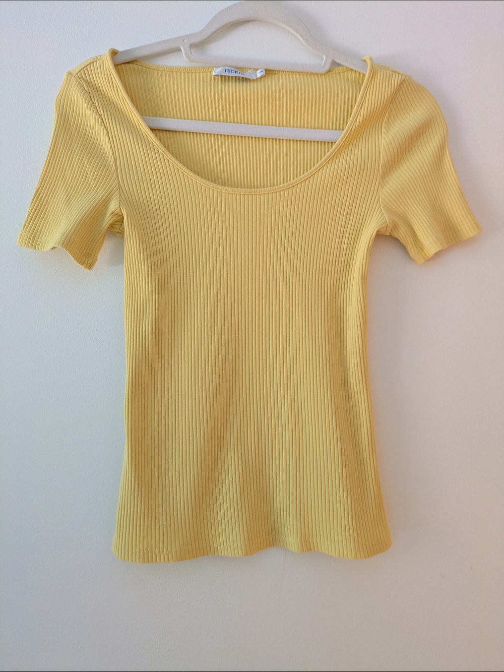 Ricki's Yellow Ribbed Scoop-Neck Short Sleeve Top Size Small